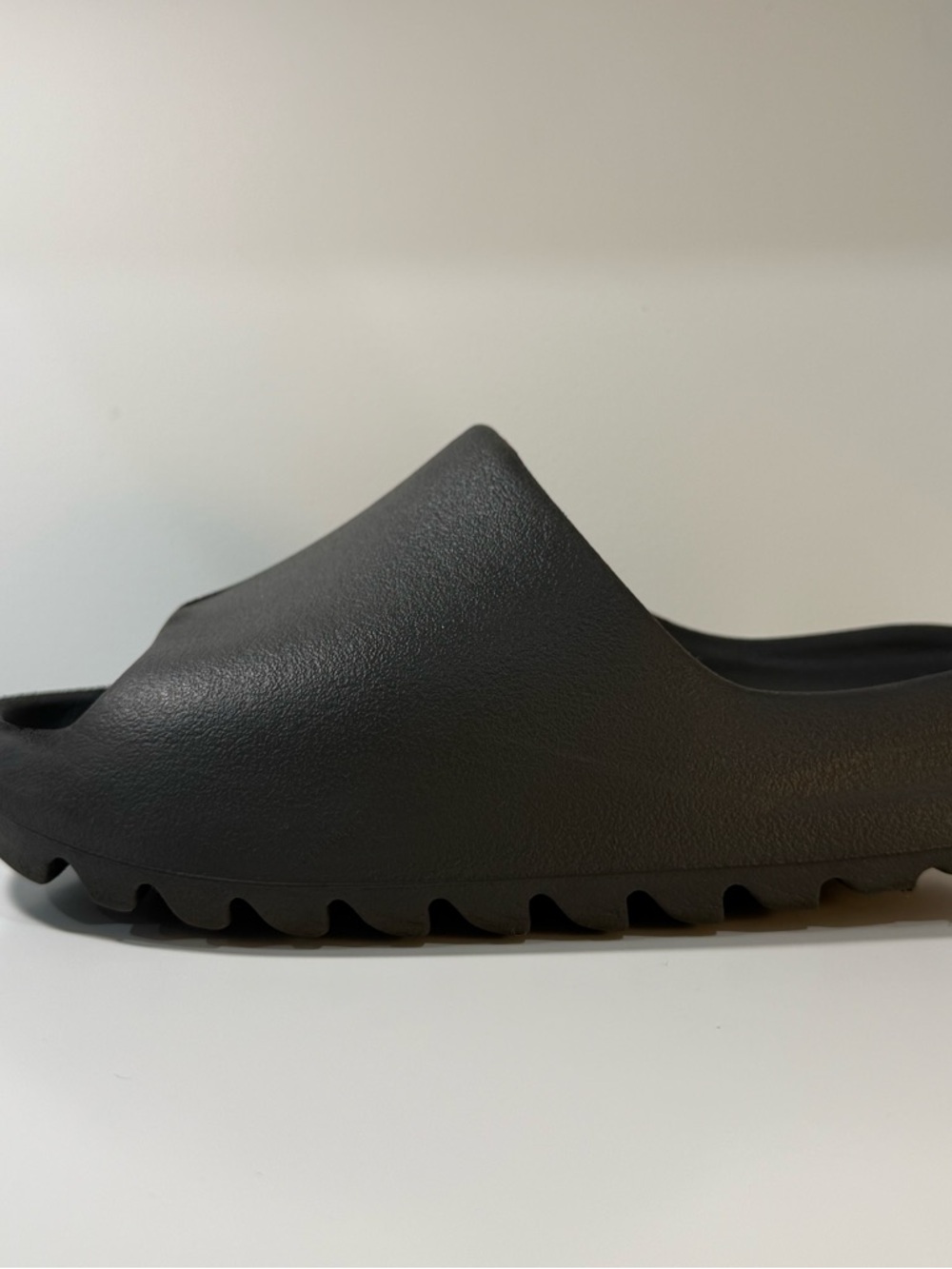 Adidas Yeezy Slide Onyx Women’s Size 5 US - Picture 6 of 16